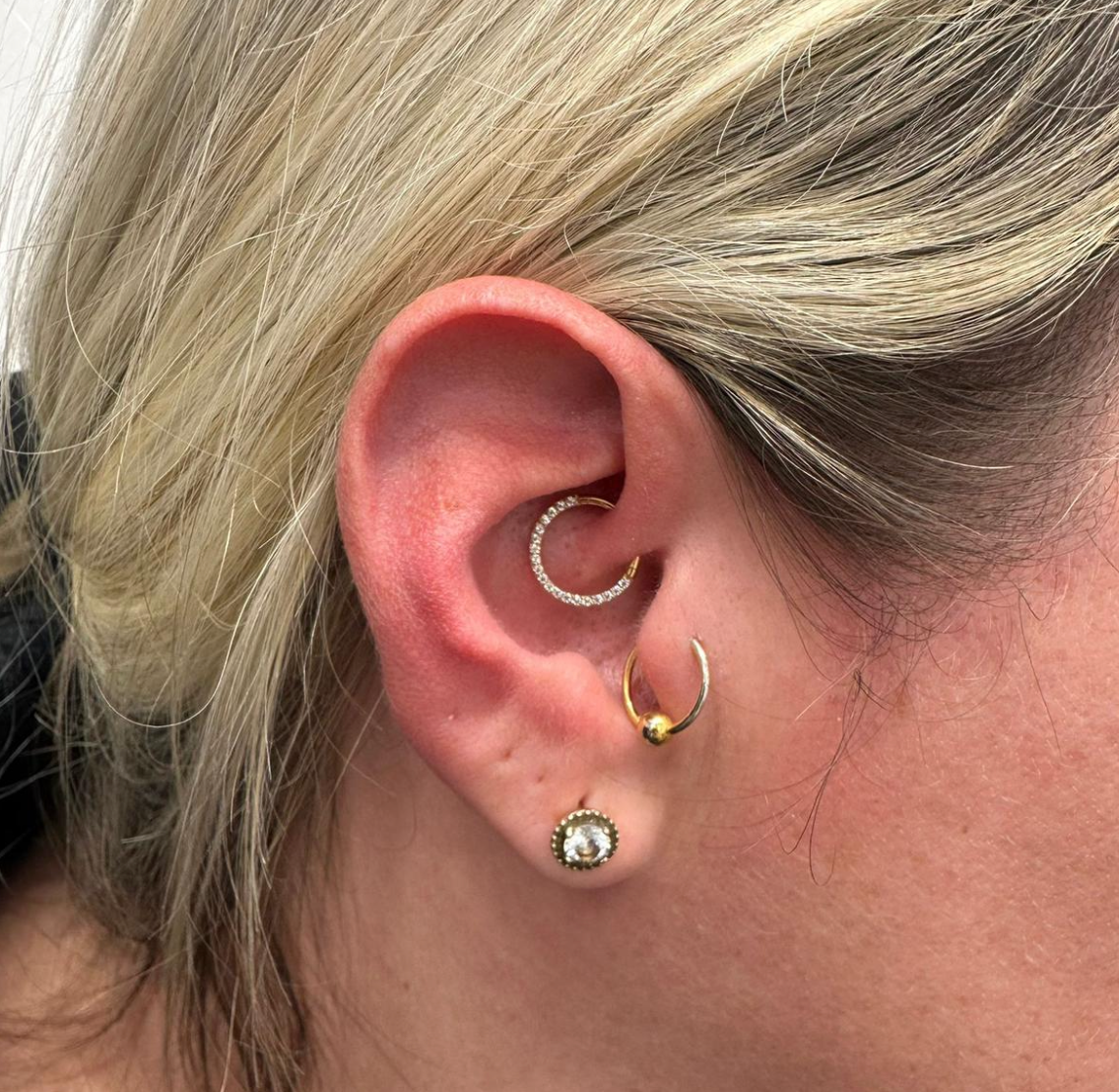 Titanium Forward Inlaid Crystal Hinge Ring